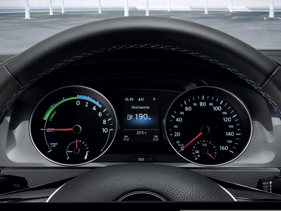  Volkswagen e-Golf 2013 года  (фото 11 из 24)